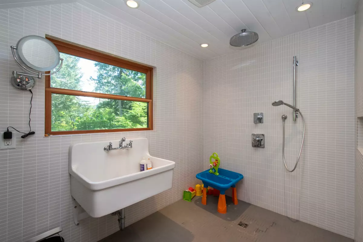 Garden / Landscaping Photo of 1010 Taki-Te-Si Road, Gambier Island, BC