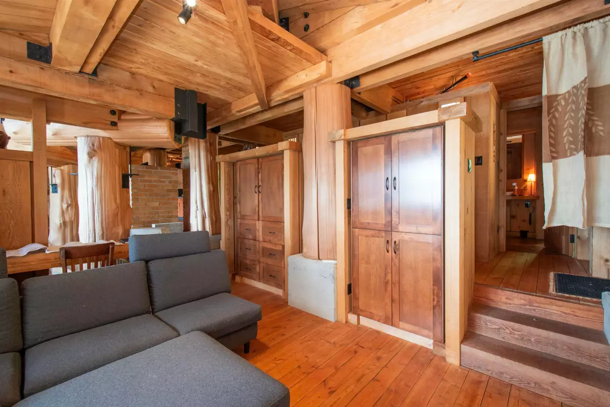 Guest Bathroom Photo of 1010 Taki-Te-Si Road, Gambier Island, BC