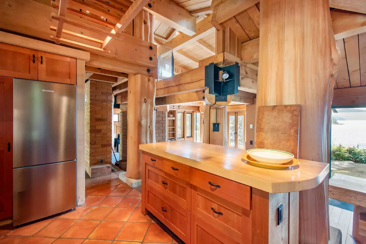 Walk-In Closet Photo of 1010 Taki-Te-Si Road, Gambier Island, BC