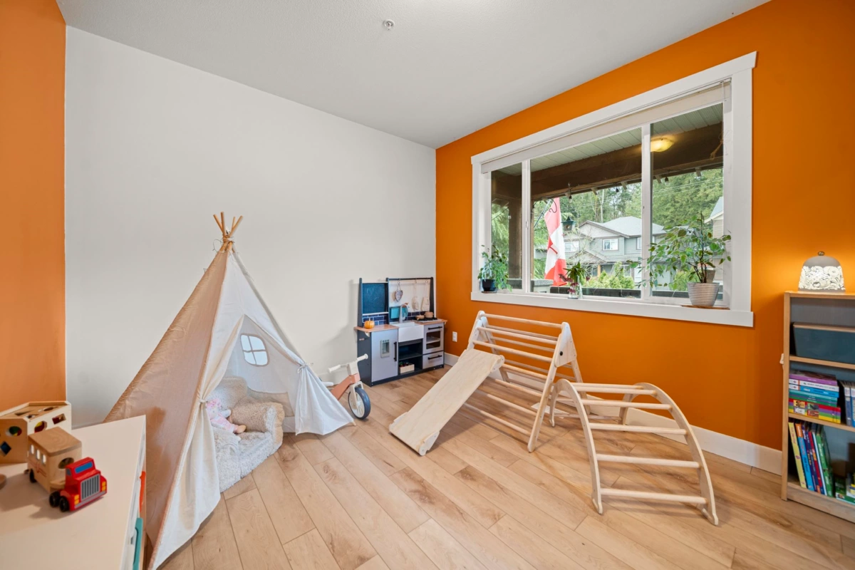 Kitchen Island Photo of 13851 232 Street, Maple Ridge, BC