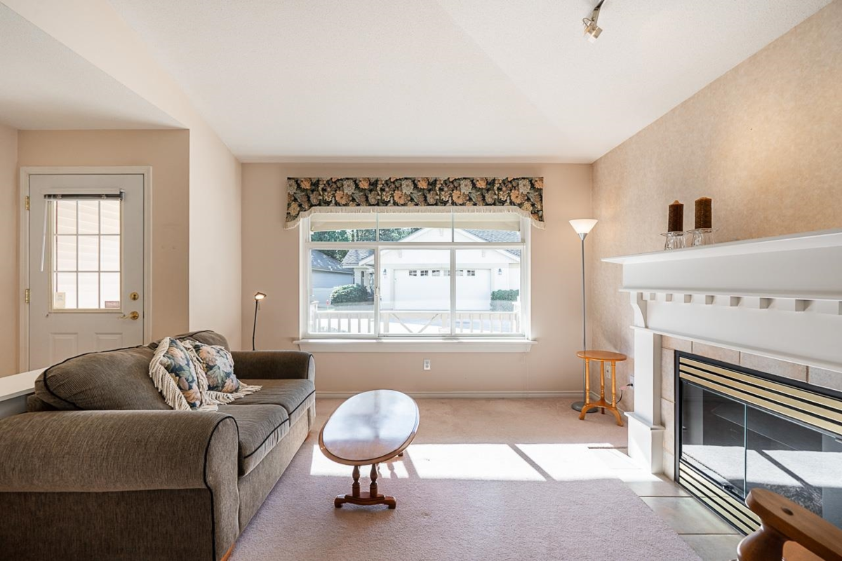 Dining Area Photo of 51 8555 209 Street, Langley, BC