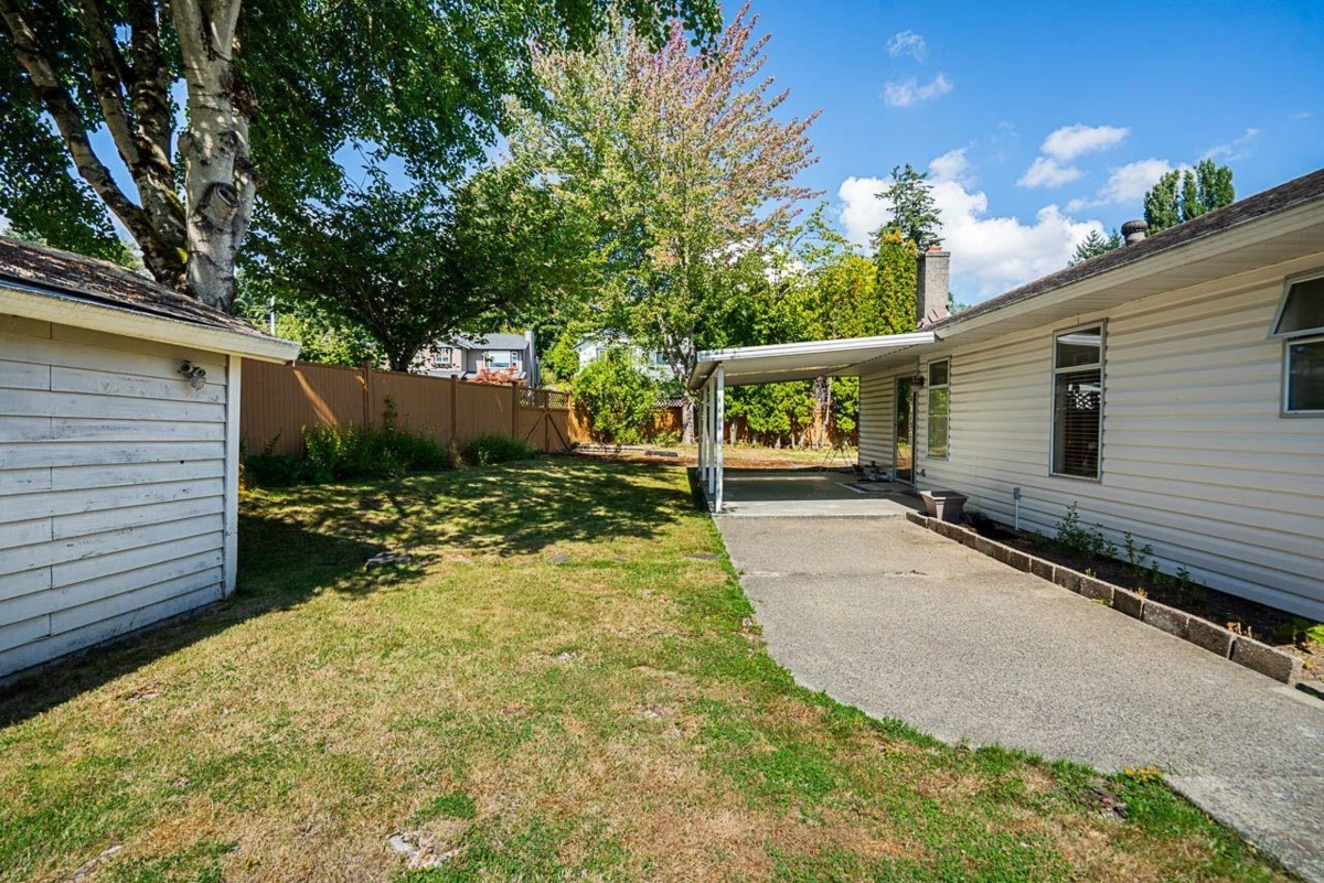 Front Yard Photo of 6697 141a Street, Surrey, BC