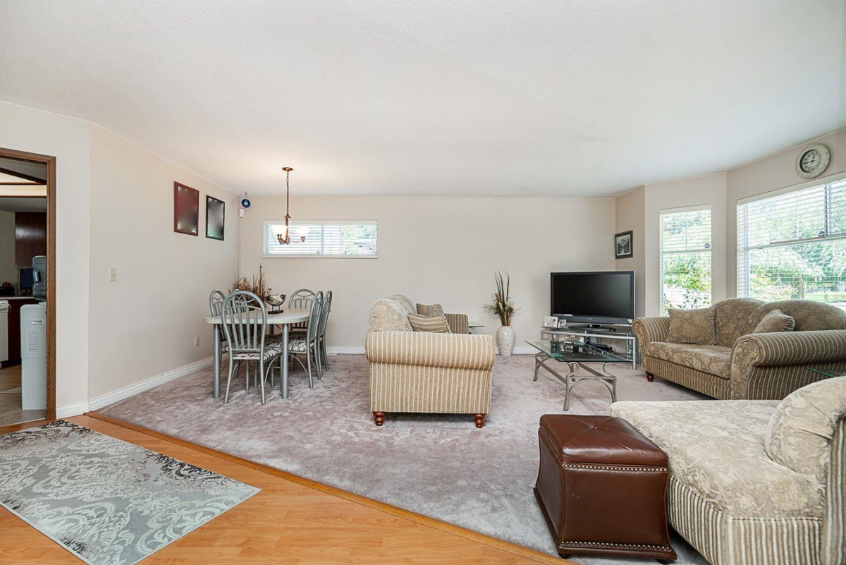 Kitchen Photo of 6697 141a Street, Surrey, BC