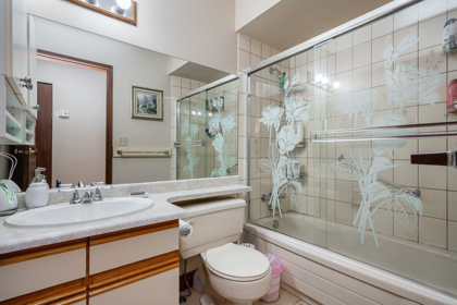 Entry Foyer Photo of 6697 141a Street, Surrey, BC