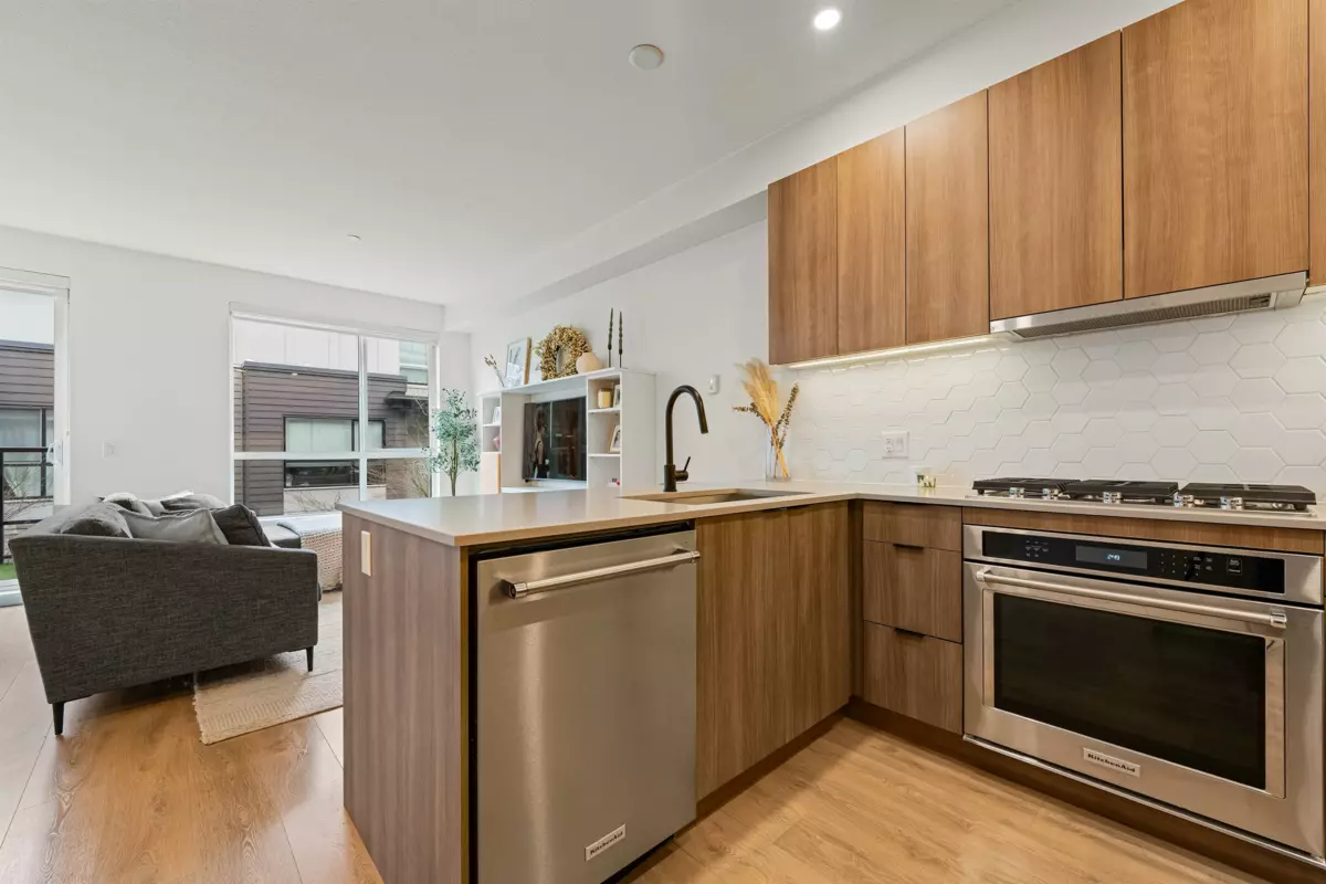 Dining Area Photo of 7 533 E 3rd Street, North Vancouver, BC
