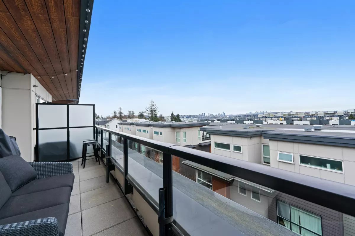 Entry Foyer Photo of 7 533 E 3rd Street, North Vancouver, BC