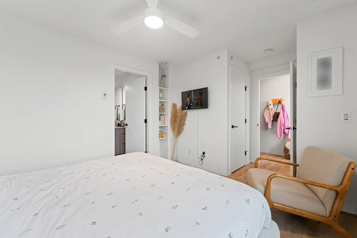 Guest Bathroom Photo of 7 533 E 3rd Street, North Vancouver, BC