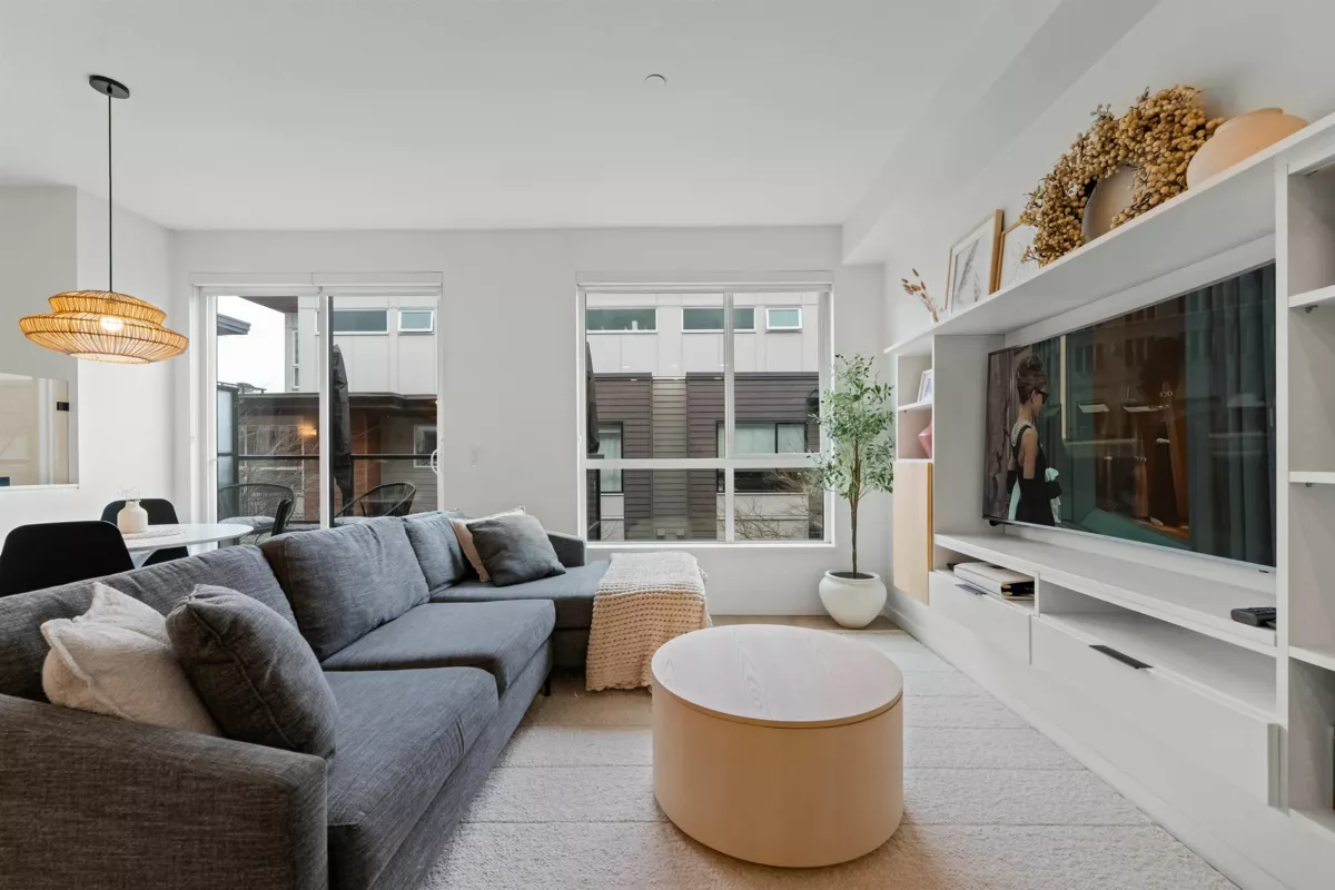 Living Room Photo of 7 533 E 3rd Street, North Vancouver, BC