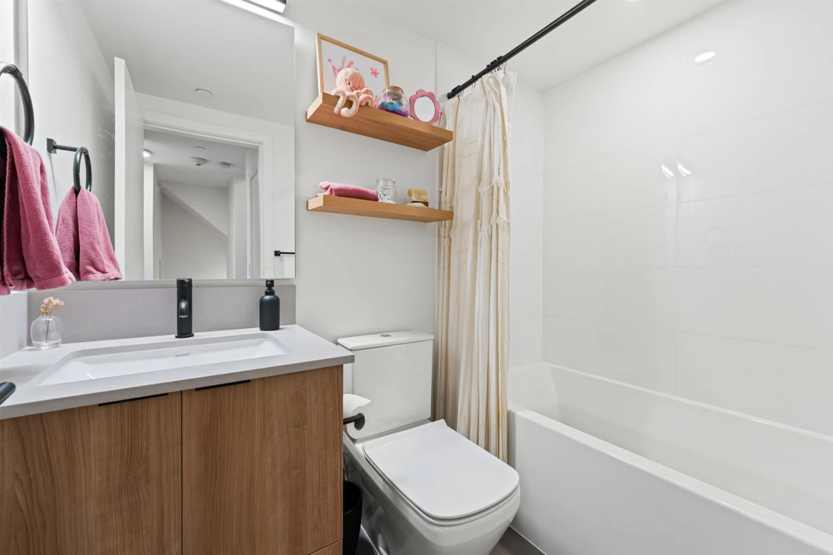 Outdoor Patio Photo of 7 533 E 3rd Street, North Vancouver, BC