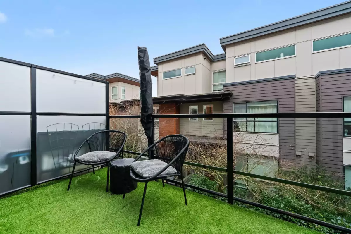 Primary Bathroom Photo of 7 533 E 3rd Street, North Vancouver, BC