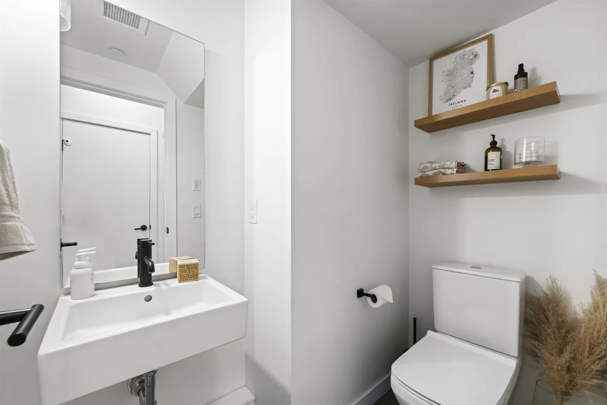 Primary Bedroom Photo of 7 533 E 3rd Street, North Vancouver, BC