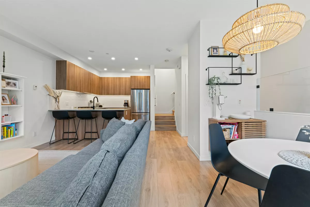 Walk-In Closet Photo of 7 533 E 3rd Street, North Vancouver, BC