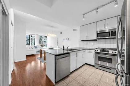 409 100 E Esplanade Street, North Vancouver, BC