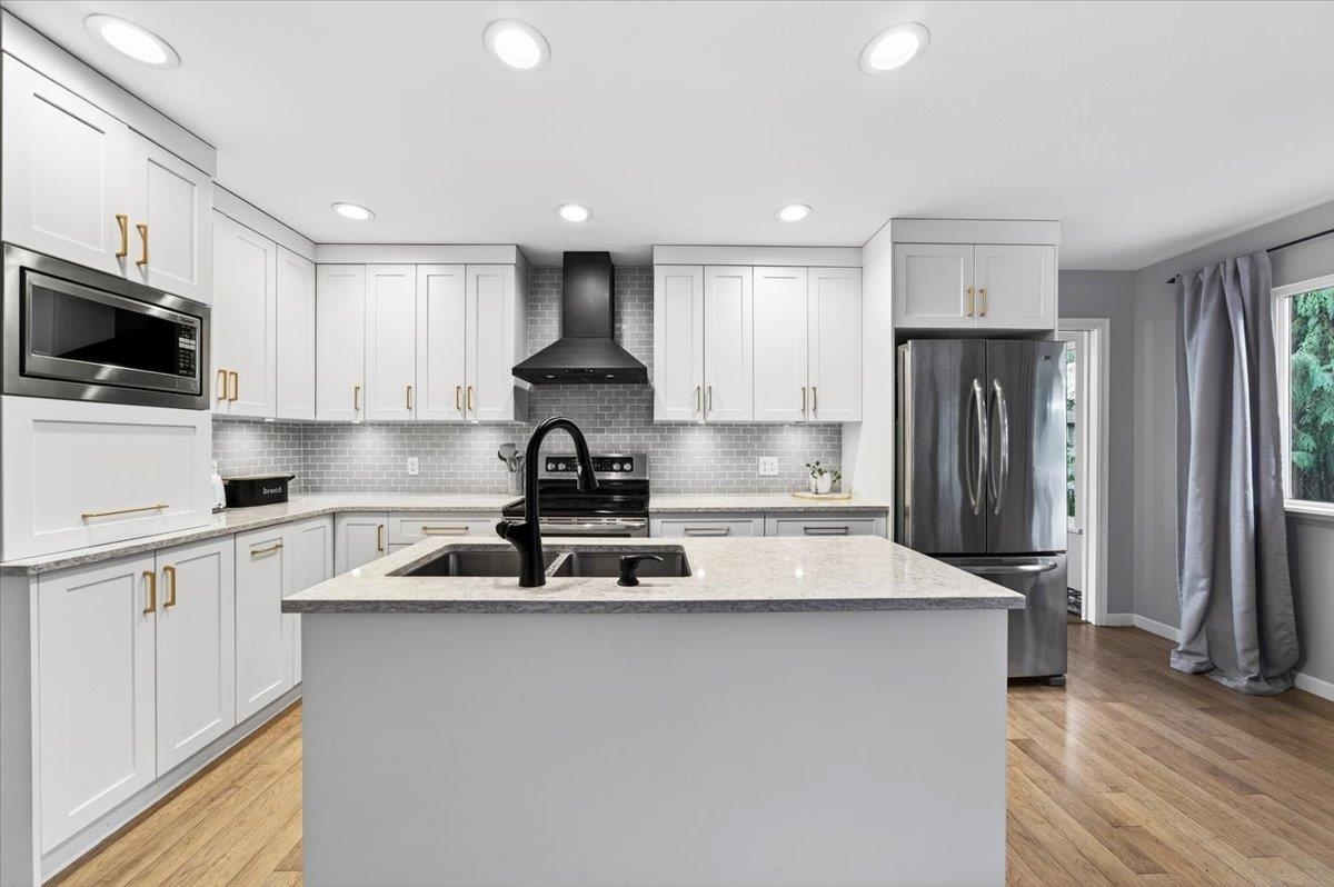 Outdoor Deck Photo of 1736 Pekrul Place, Port Coquitlam, BC