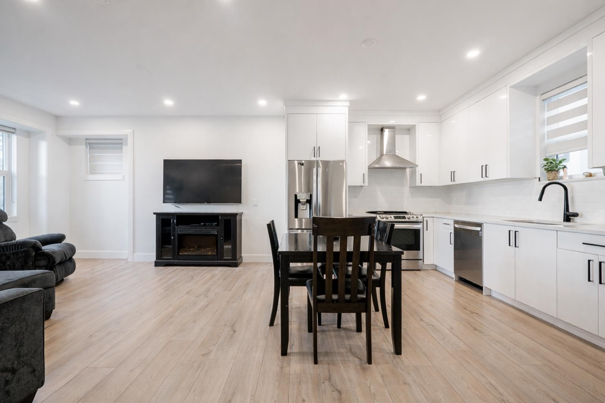 Dining Area Photo of 9 32160 Peardonville Road, Abbotsford, BC