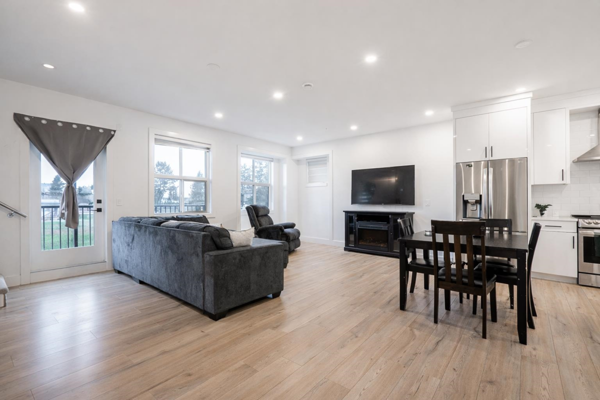 Kitchen Photo of 9 32160 Peardonville Road, Abbotsford, BC