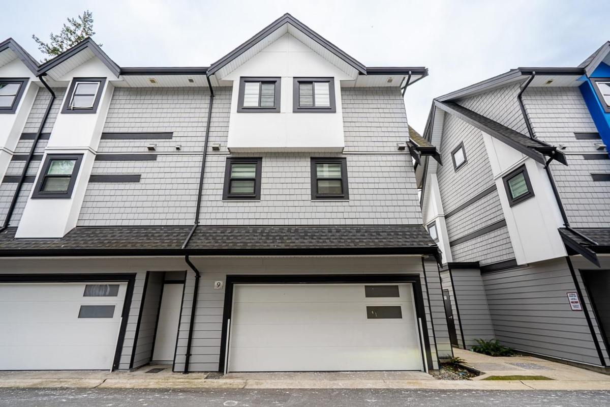 Living Room Photo of 9 32160 Peardonville Road, Abbotsford, BC