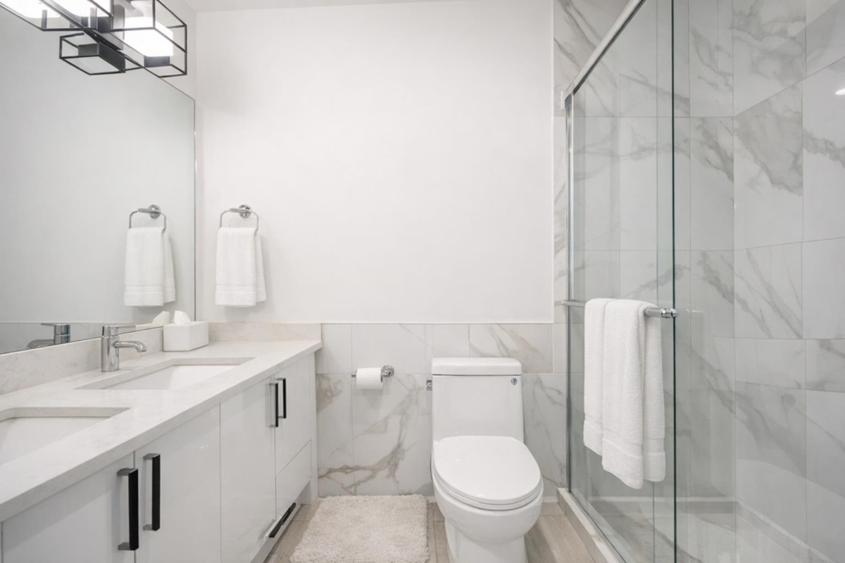 Primary Bathroom Photo of 9 32160 Peardonville Road, Abbotsford, BC