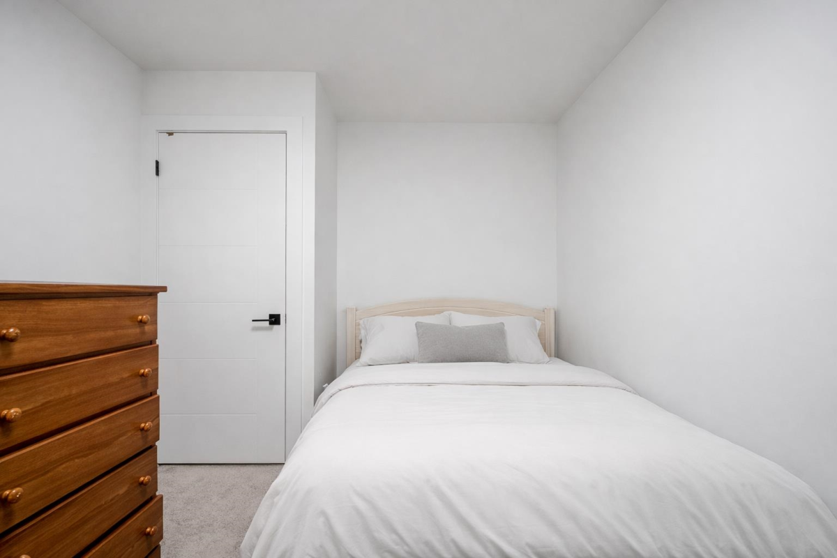 Walk-In Closet Photo of 9 32160 Peardonville Road, Abbotsford, BC