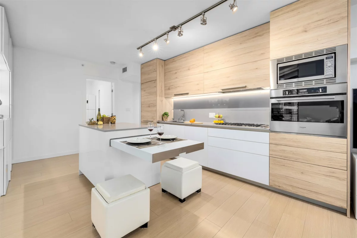 Kitchen Island Photo of 1008 2378 Alpha Avenue, Burnaby, BC