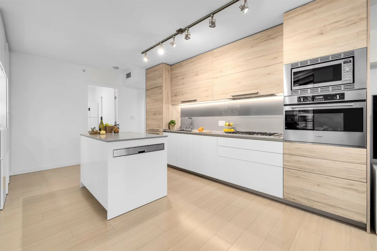 Kitchen Photo of 1008 2378 Alpha Avenue, Burnaby, BC