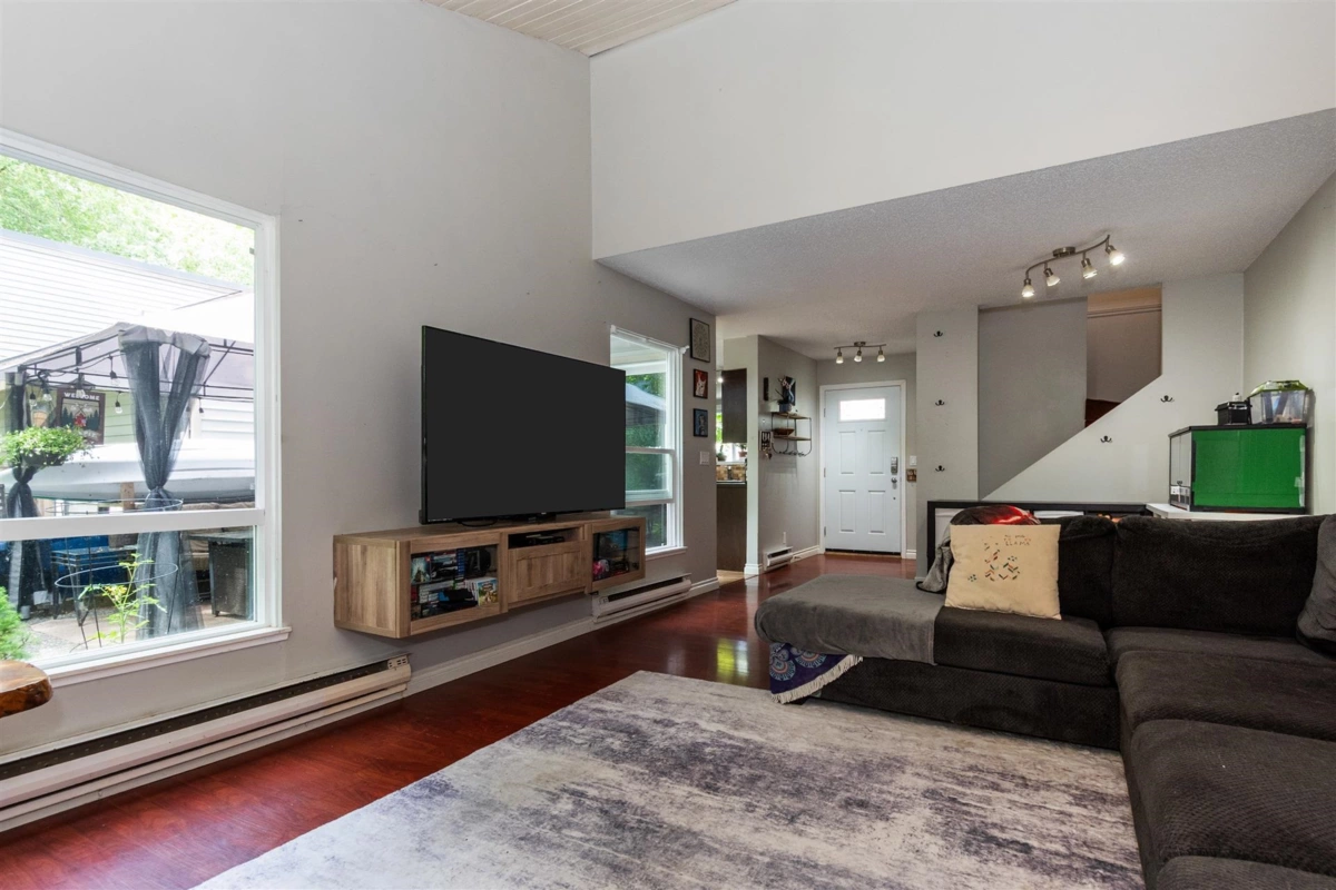 Kitchen Photo of 6217 E Greenside Drive, Surrey, BC