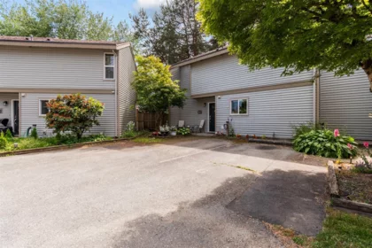 6217 E Greenside Drive, Surrey, BC, Cloverdale BC — 2 bed townhouse for sale