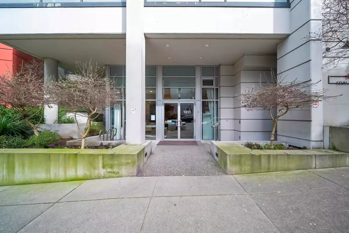 Backyard Photo of 303 1211 Melville Street, Vancouver, BC