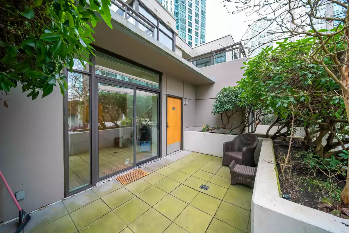 Entry Foyer Photo of 303 1211 Melville Street, Vancouver, BC