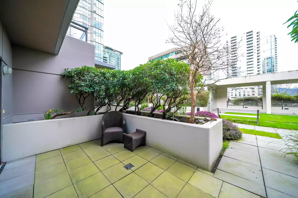 Hallway Photo of 303 1211 Melville Street, Vancouver, BC