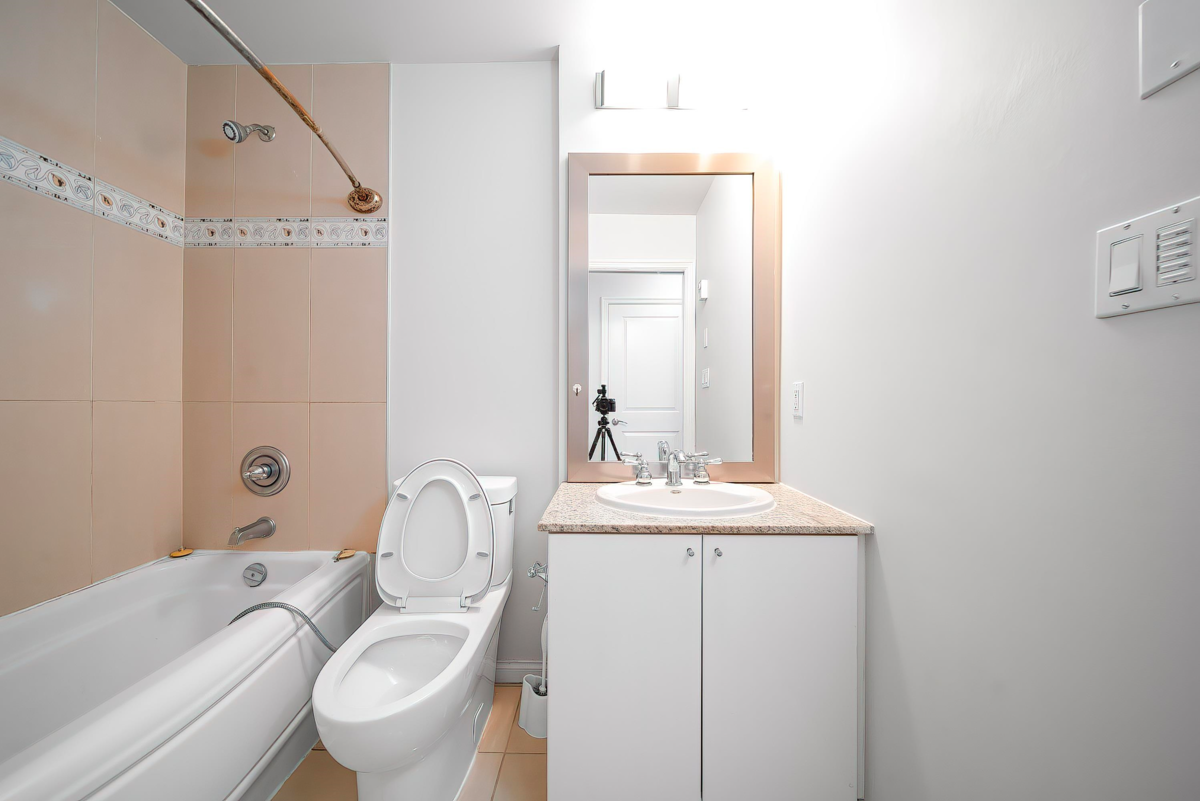 Powder Room Photo of 303 1211 Melville Street, Vancouver, BC