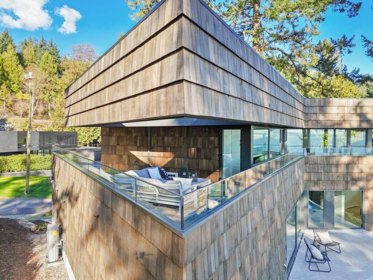 Swimming Pool Photo of 4166 Rose Crescent, West Vancouver, BC