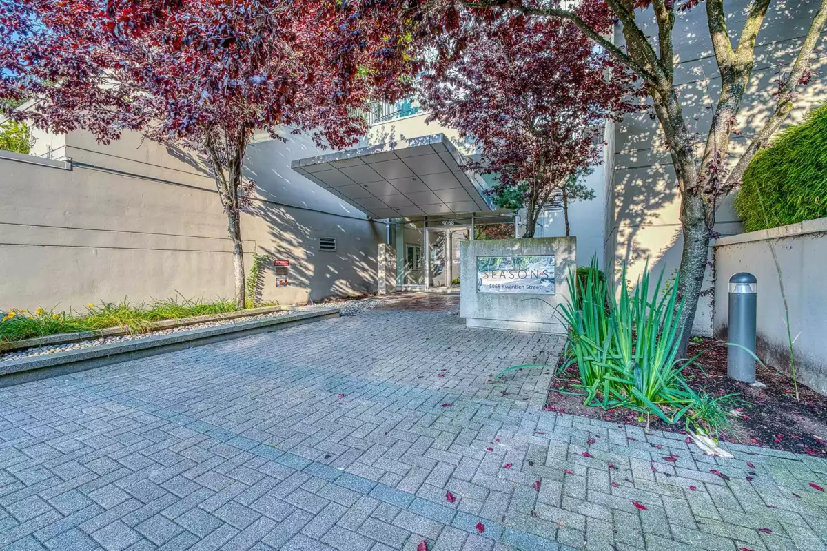 Front Yard Photo of 803 5068 Kwantlen Street, Richmond, BC