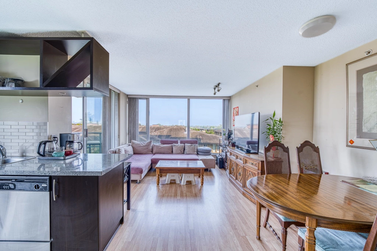 Kitchen Photo of 803 5068 Kwantlen Street, Richmond, BC