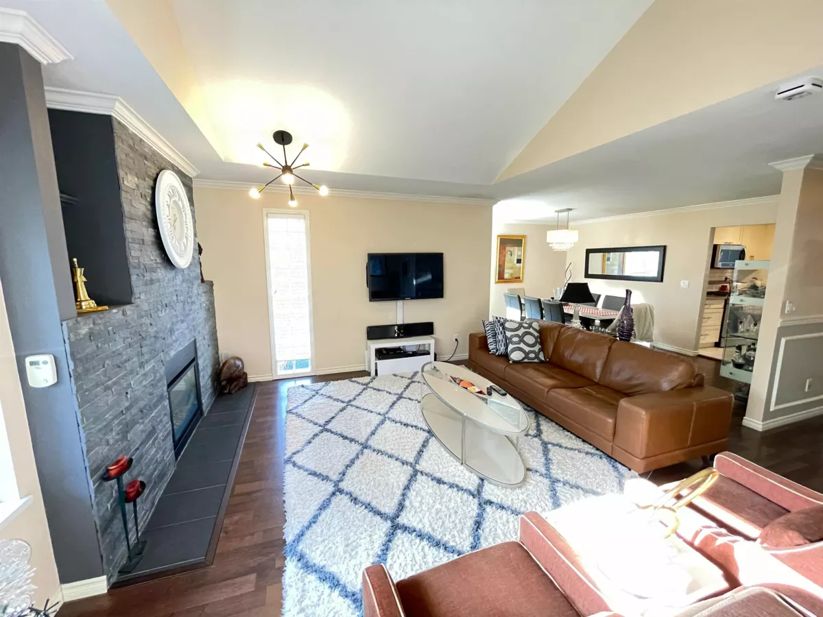 Walk-In Closet Photo of 132 10172 141 Street, Surrey, BC