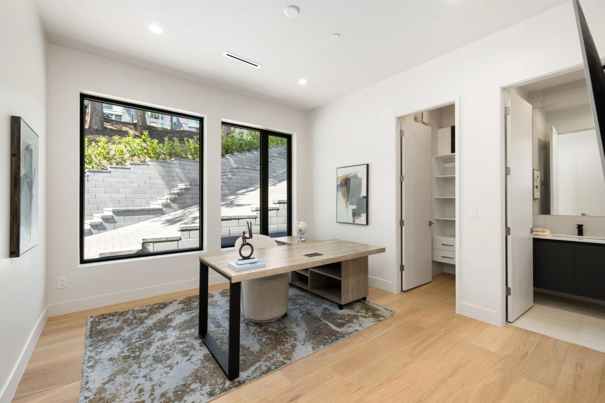 Breakfast Nook Photo of 620 Kenwood Road, West Vancouver, BC