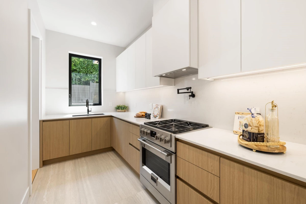 Pantry Photo of 620 Kenwood Road, West Vancouver, BC