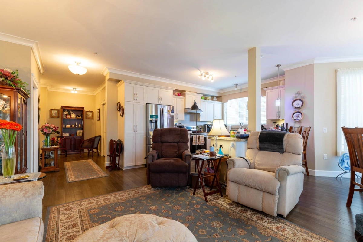 Walk-In Closet Photo of 203 45750 Keith Wilson Road, Chilliwack, BC