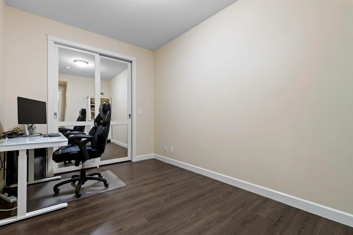 Entry Foyer Photo of 408 8561 203a Street, Langley, BC