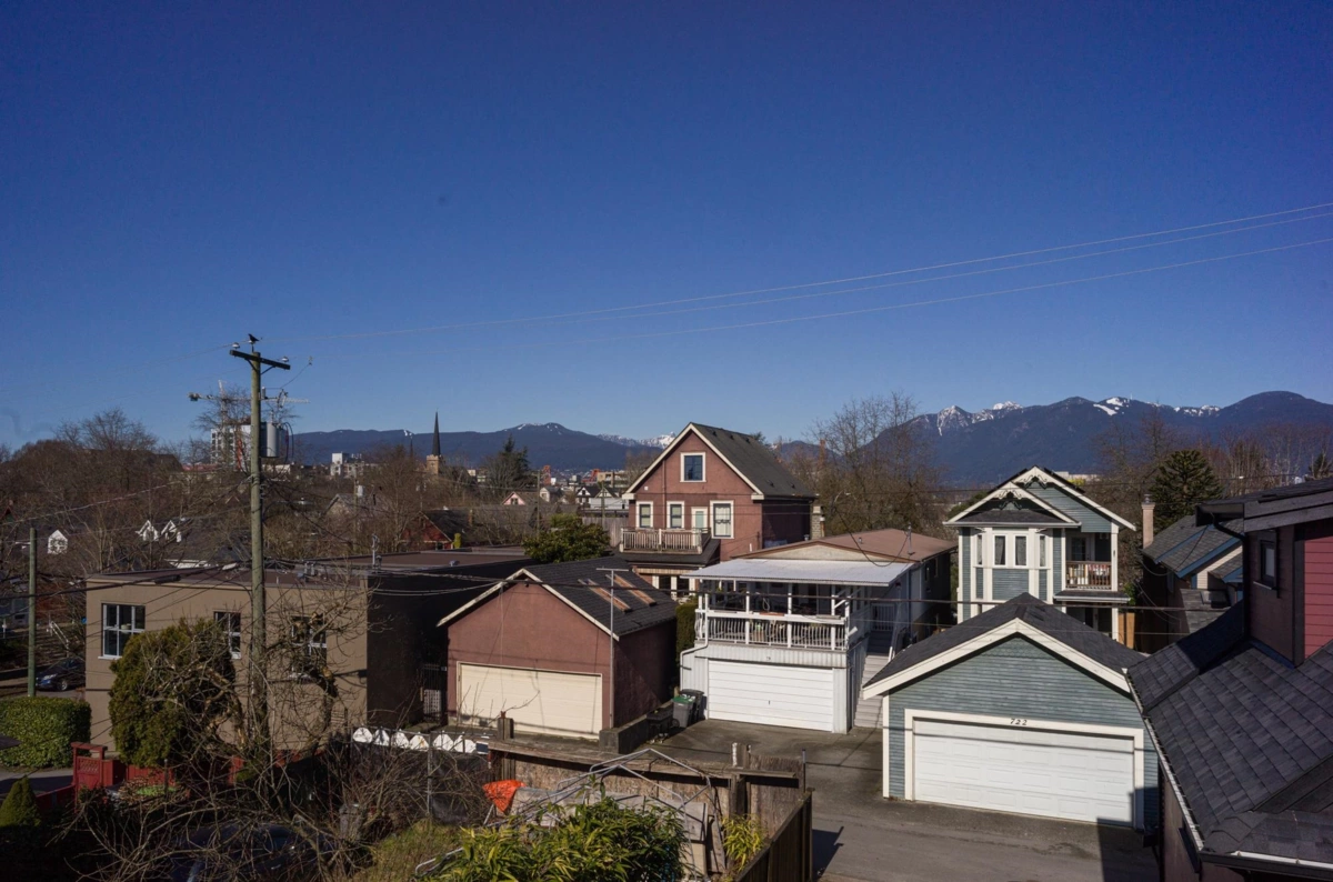 Entry Foyer Photo of 723 Union Street, Vancouver, BC