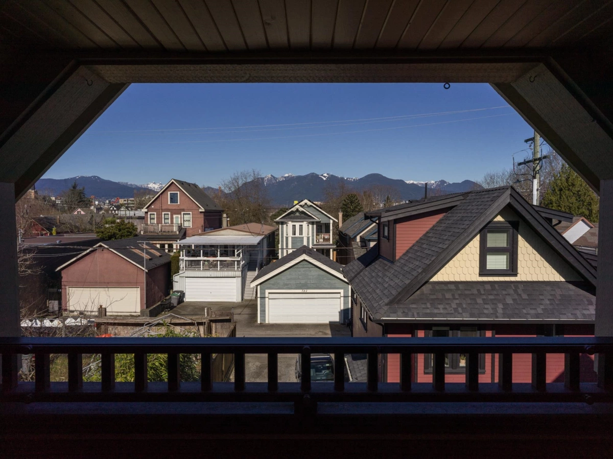 Laundry Room Photo of 723 Union Street, Vancouver, BC