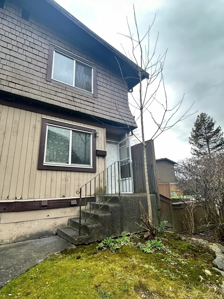 Living Room Photo of 5 313 Highland Way, Port Moody, BC