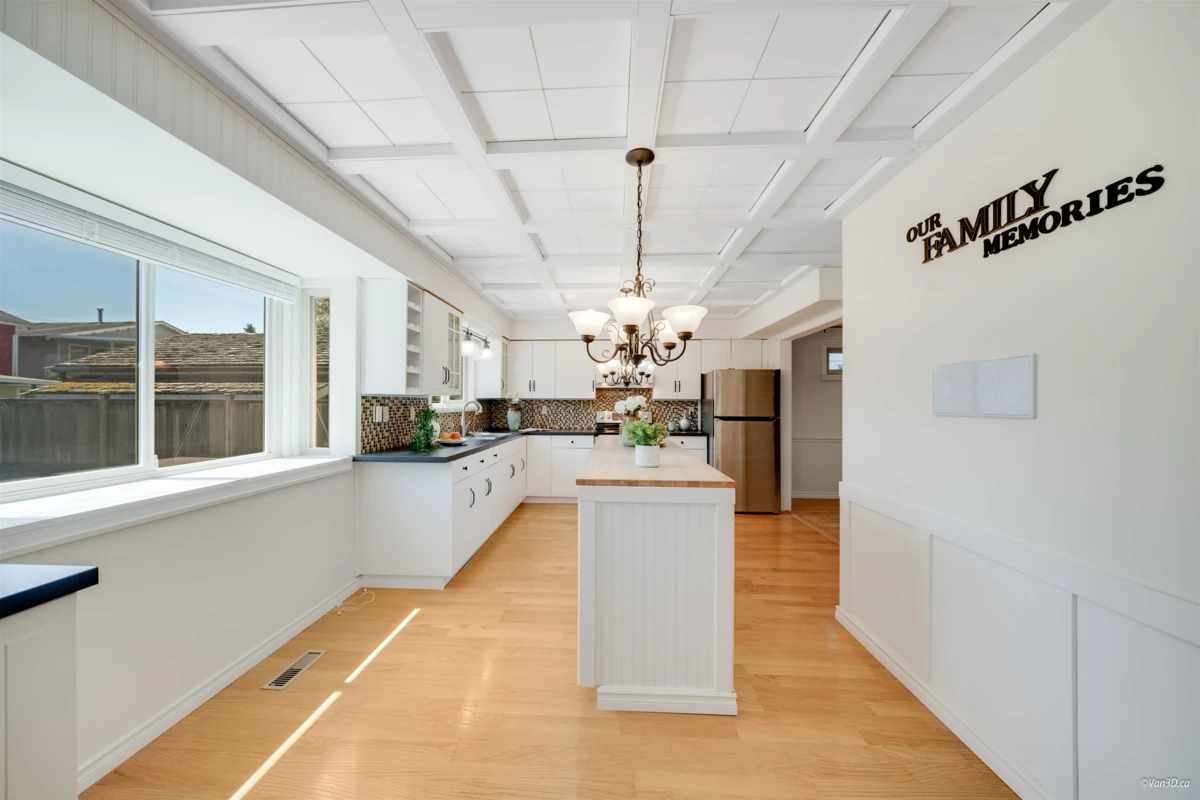 Guest Bathroom Photo of 9666 Ashwood Drive, Richmond, BC