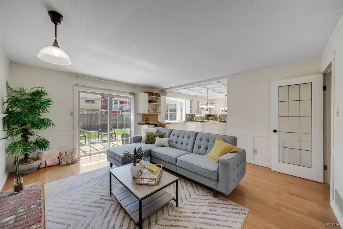 Kitchen Photo of 9666 Ashwood Drive, Richmond, BC