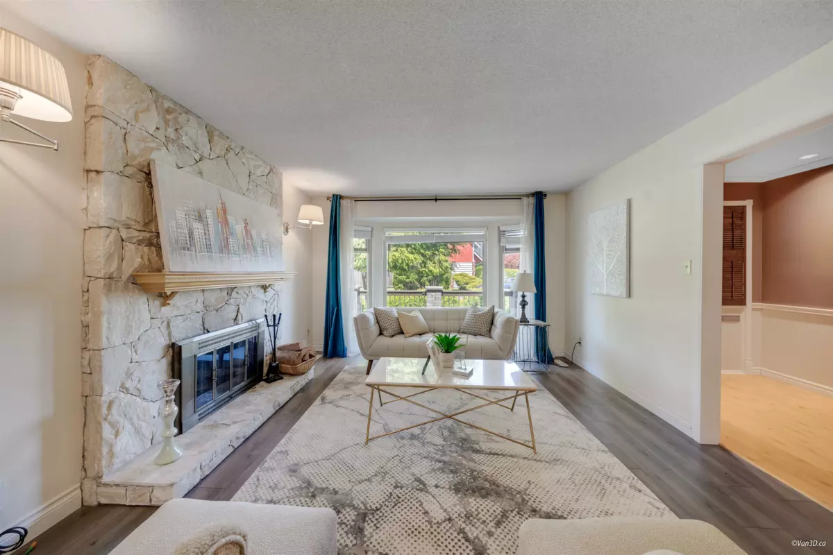 Living Room Photo of 9666 Ashwood Drive, Richmond, BC