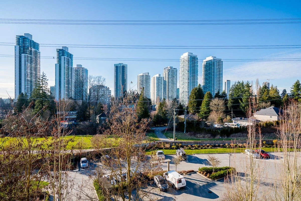 Entry Foyer Photo of 401 13919 Fraser Highway, Surrey, BC