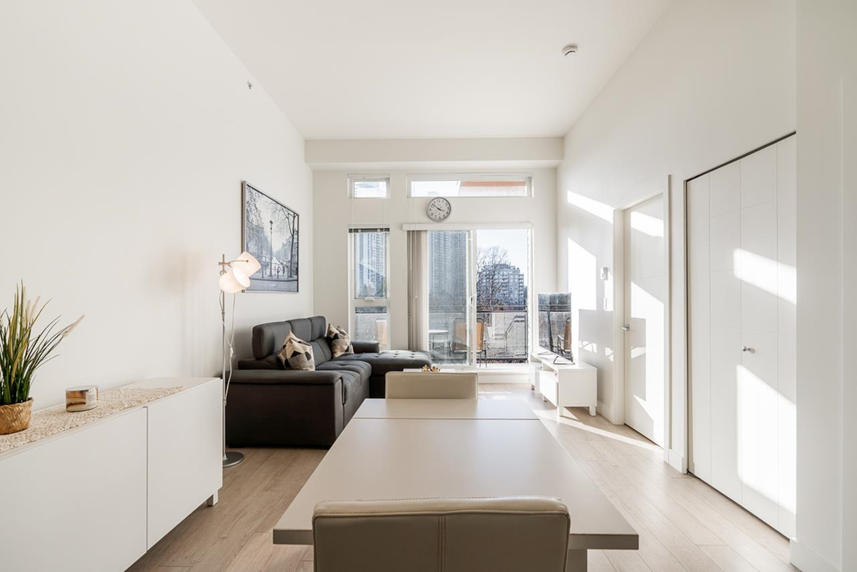 Kitchen Island Photo of 401 13919 Fraser Highway, Surrey, BC