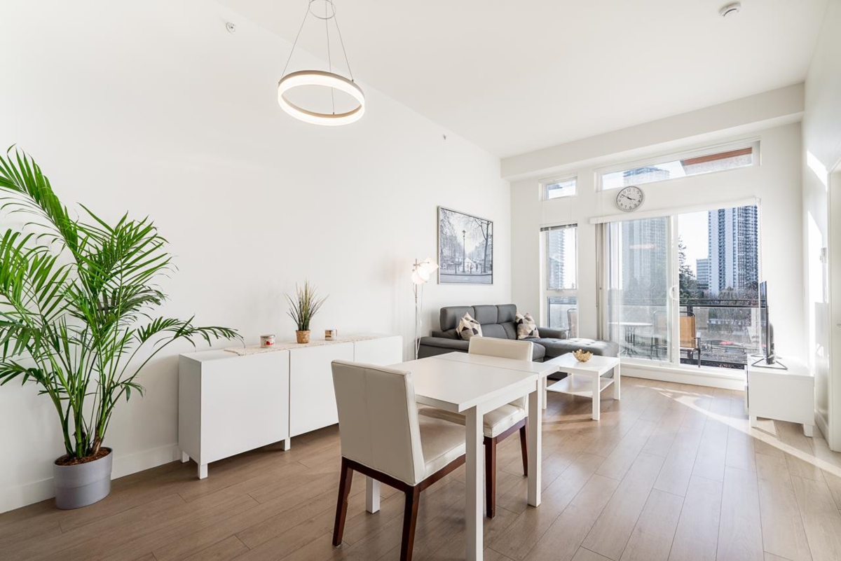 Kitchen Photo of 401 13919 Fraser Highway, Surrey, BC