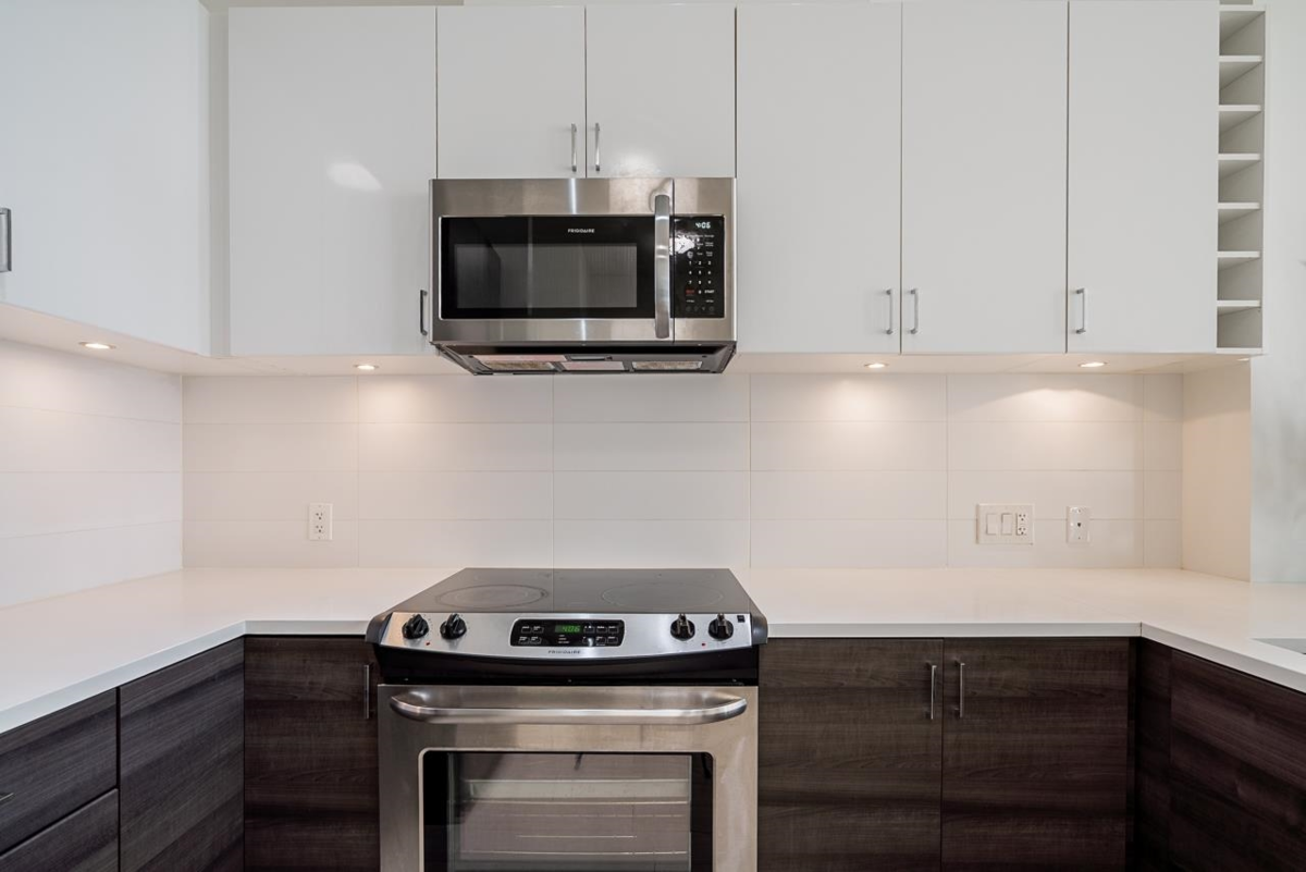 Walk-In Closet Photo of 401 13919 Fraser Highway, Surrey, BC