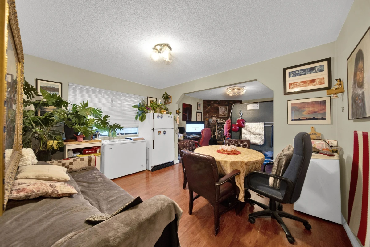 Breakfast Nook Photo of 7893 Cumberland Street, Burnaby, BC